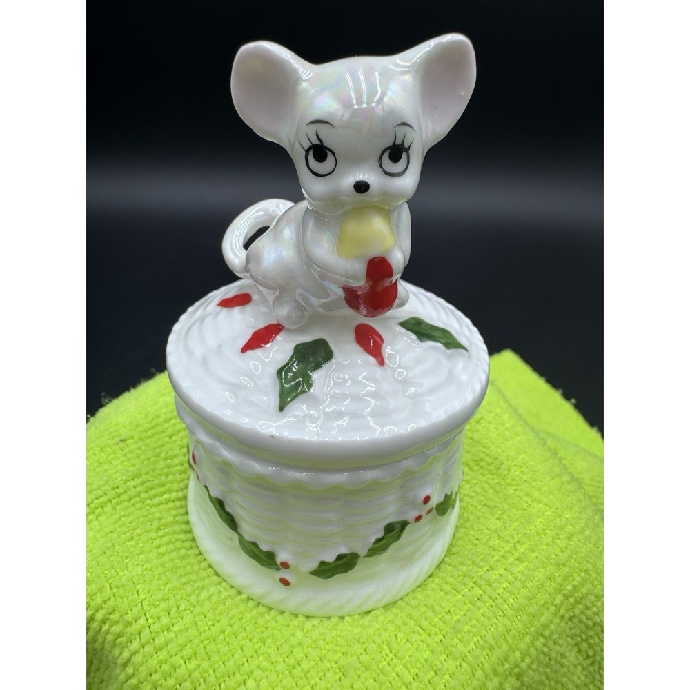 VTG Christmas Mouse Trinket Box Georgian Fine Bone China Holly Berries